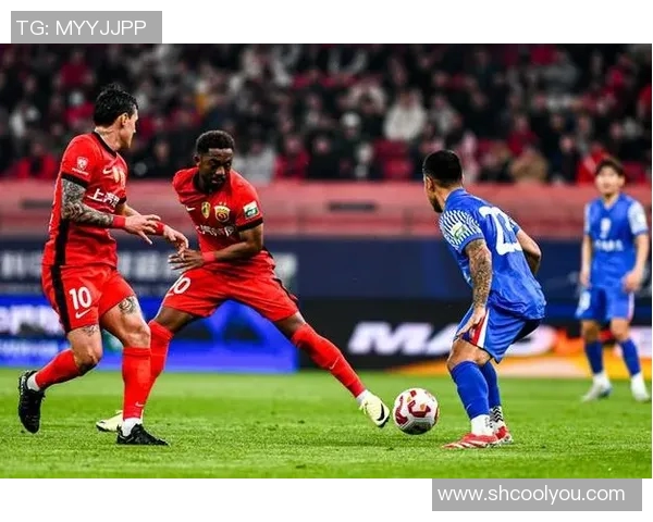 上海上港与上海申花激战在即谁将主宰这场城市德比的荣耀之战